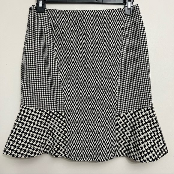 NWT Ann Taylor Houndstooth Skirt Flare Hem Sz 8 Black White Neutral Office Chic - Picture 2 of 12